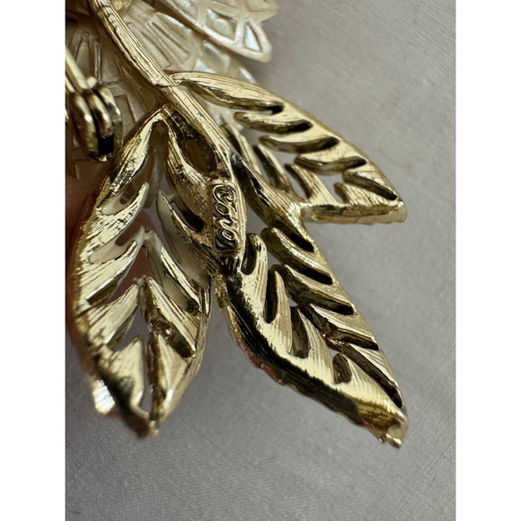Vintage CORO Plique A Jour Flower Heart Filled Brooch Pin AB Center Gold Tone - Picture 5 of 6